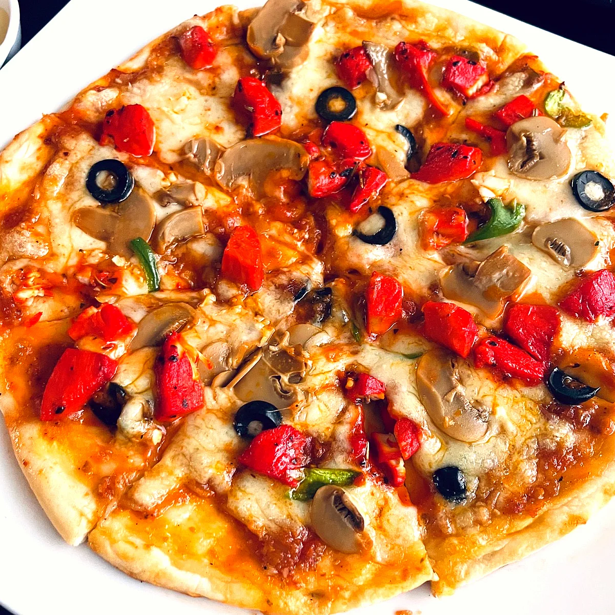 Royal Crispy Max Pizza